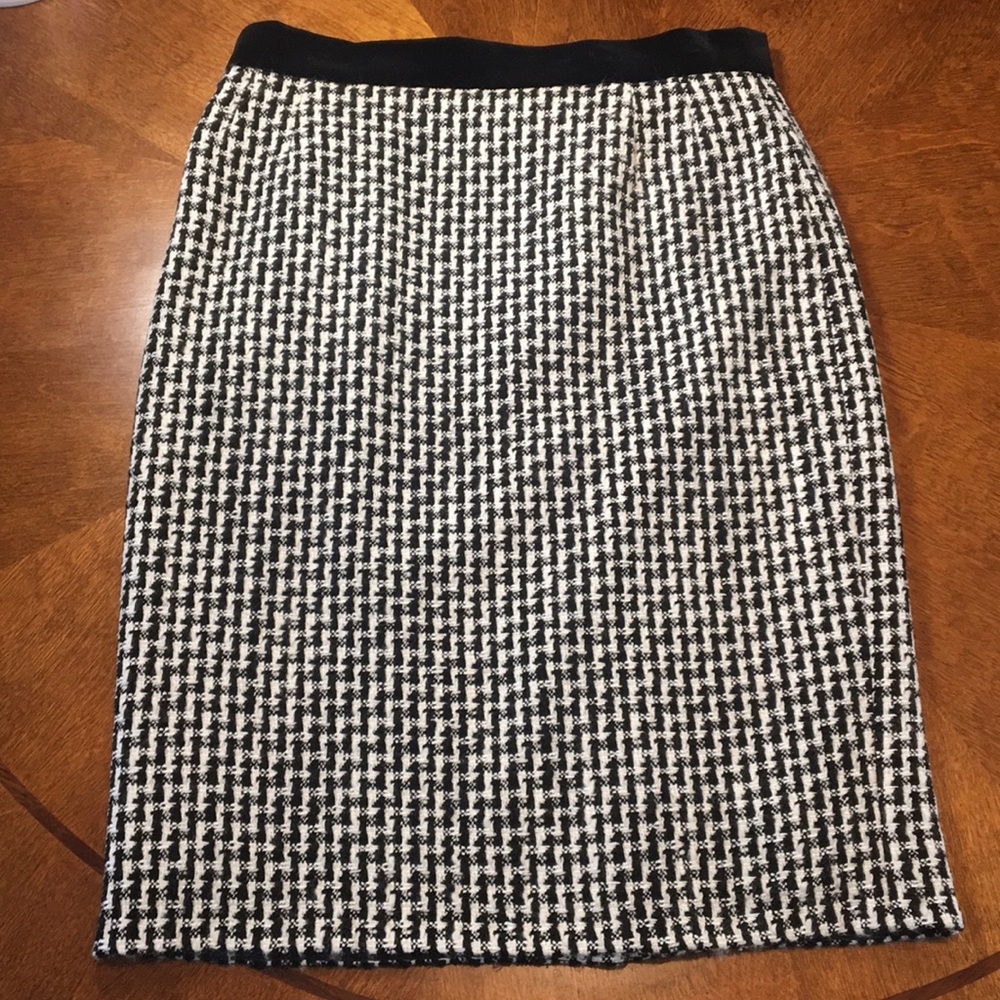 Escada Black and White houndstooth plaid‎ skirt